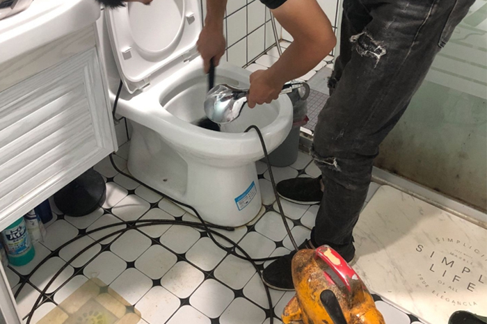 托里疏通下水道