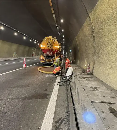 托里隧道排水渠清淤